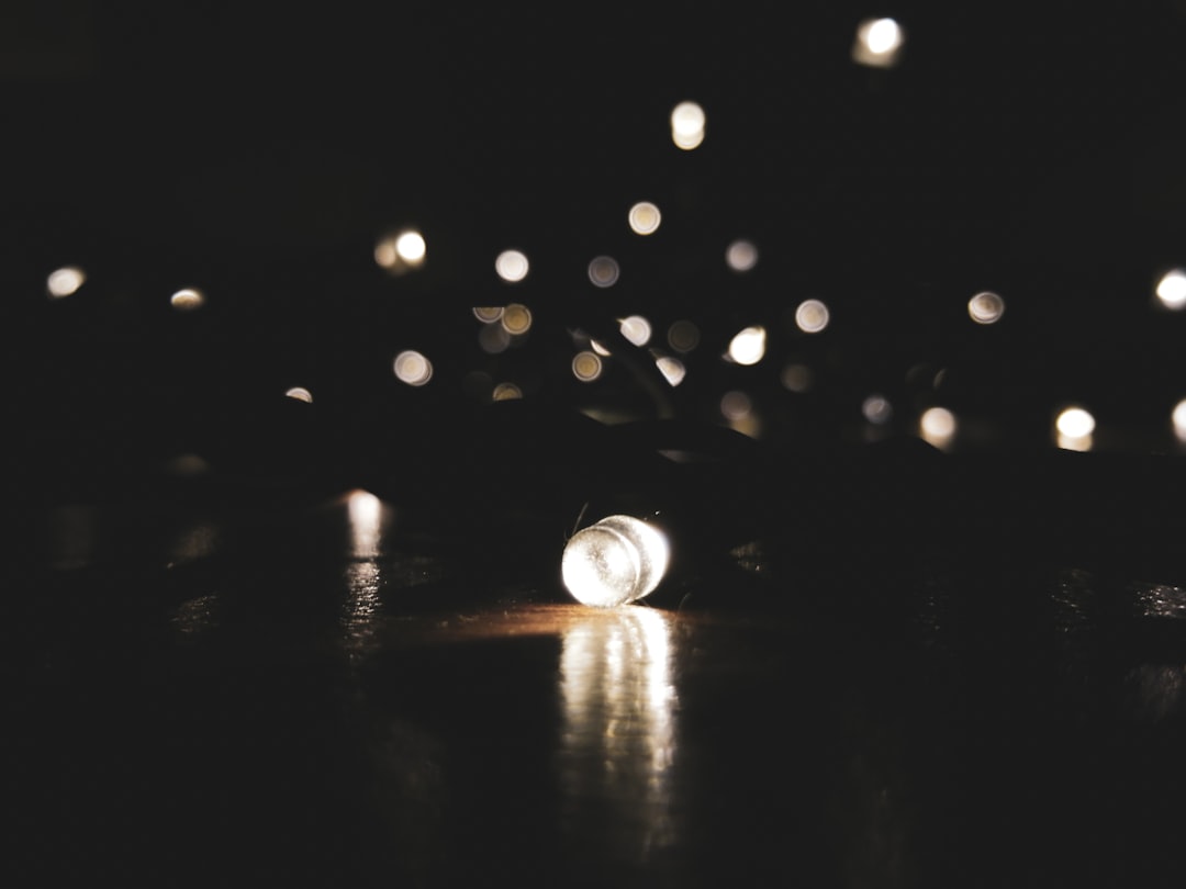 Sobrepor vs. Embutir: O Guia Definitivo para Escolher a Luminária Certa para Cada Ambiente Sobrepor vs. Embutir: O Guia Definitivo para Escolher a Luminária Certa para Cada Ambiente